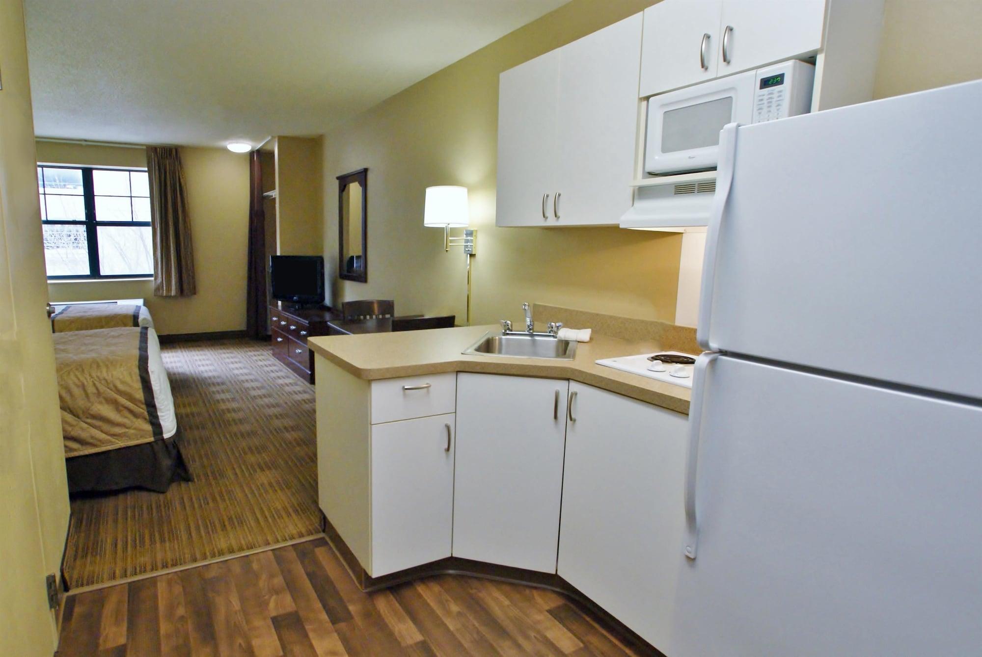 Extended Stay America Suites - Detroit - Southfield - I-696 Farmington Hills Bagian luar foto